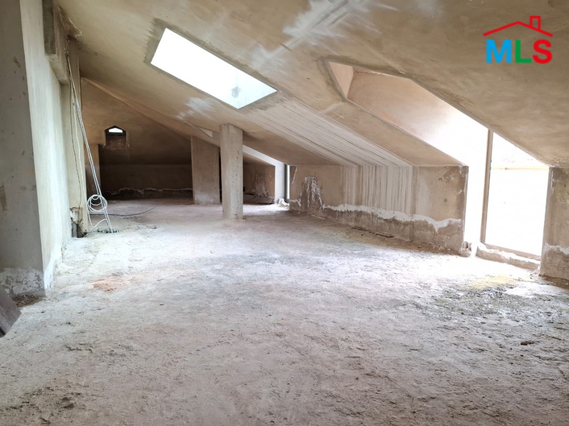 Lovely Duplex With Terrace & Mountain View For Sale in Shayle