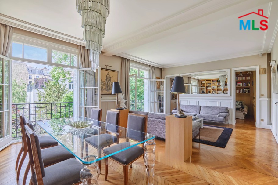 CHARMING APARTMENT FOR SALE l TERNES l PARIS 17ème l FRANCE - 126m2