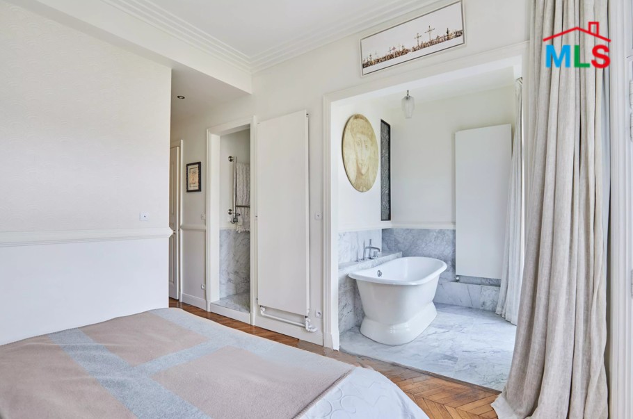 CHARMING APARTMENT FOR SALE l TERNES l PARIS 17ème l FRANCE - 126m2