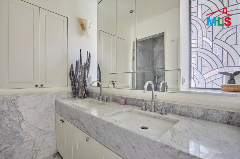 CHARMING APARTMENT FOR SALE l TERNES l PARIS 17ème l FRANCE - 126m2