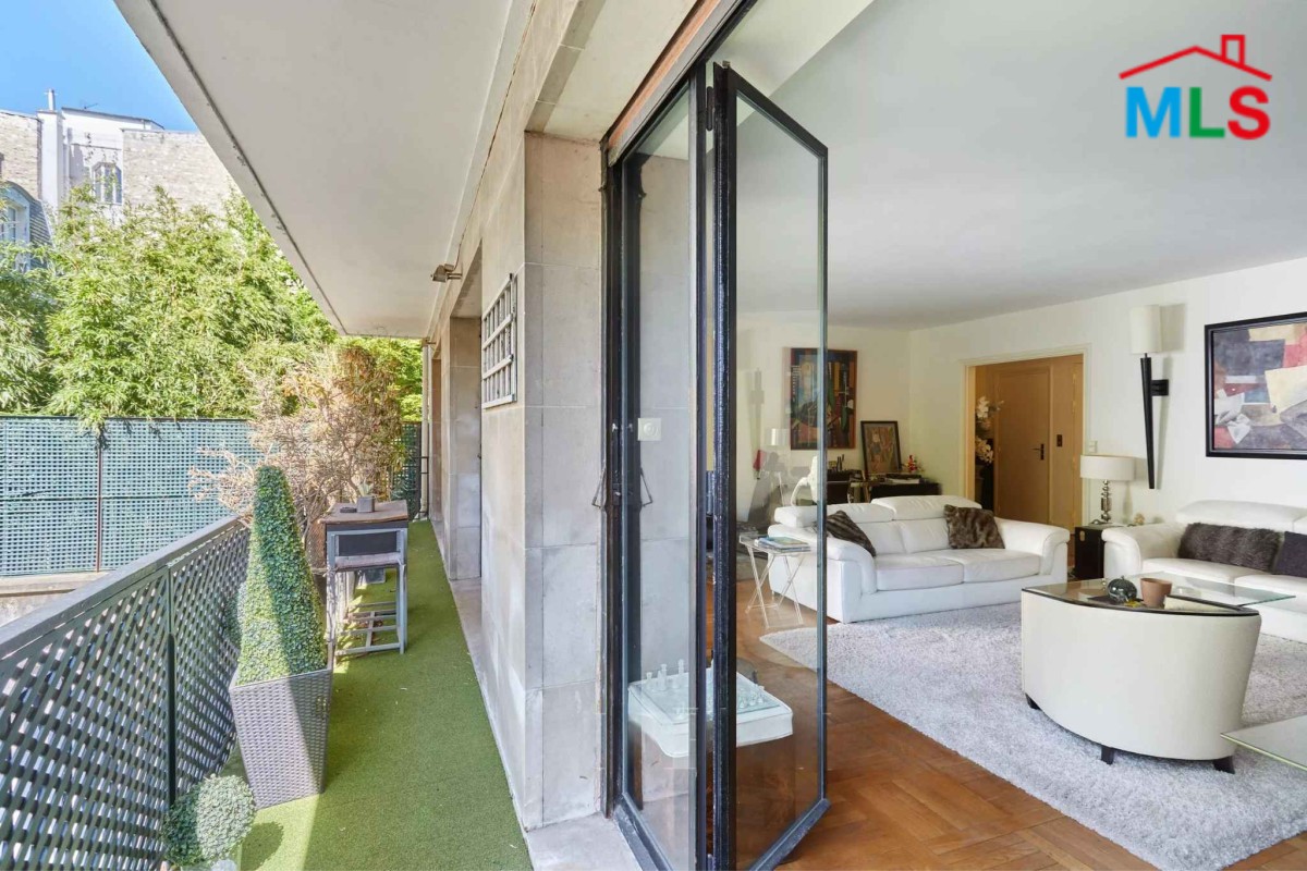 APARTMENT WITH BALCONY FOR SALE l MUETTE l PARIS 16ème l FRANCE - 84m2
