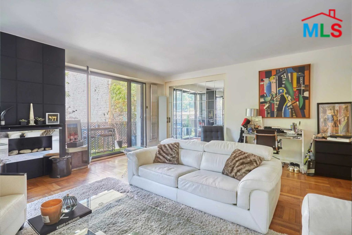APARTMENT WITH BALCONY FOR SALE l MUETTE l PARIS 16ème l FRANCE - 84m2