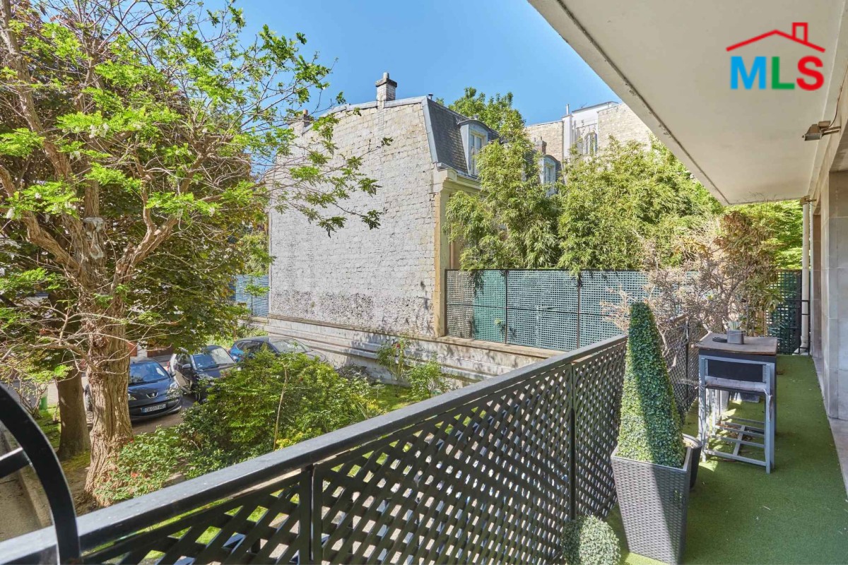 APARTMENT WITH BALCONY FOR SALE l MUETTE l PARIS 16ème l FRANCE - 84m2