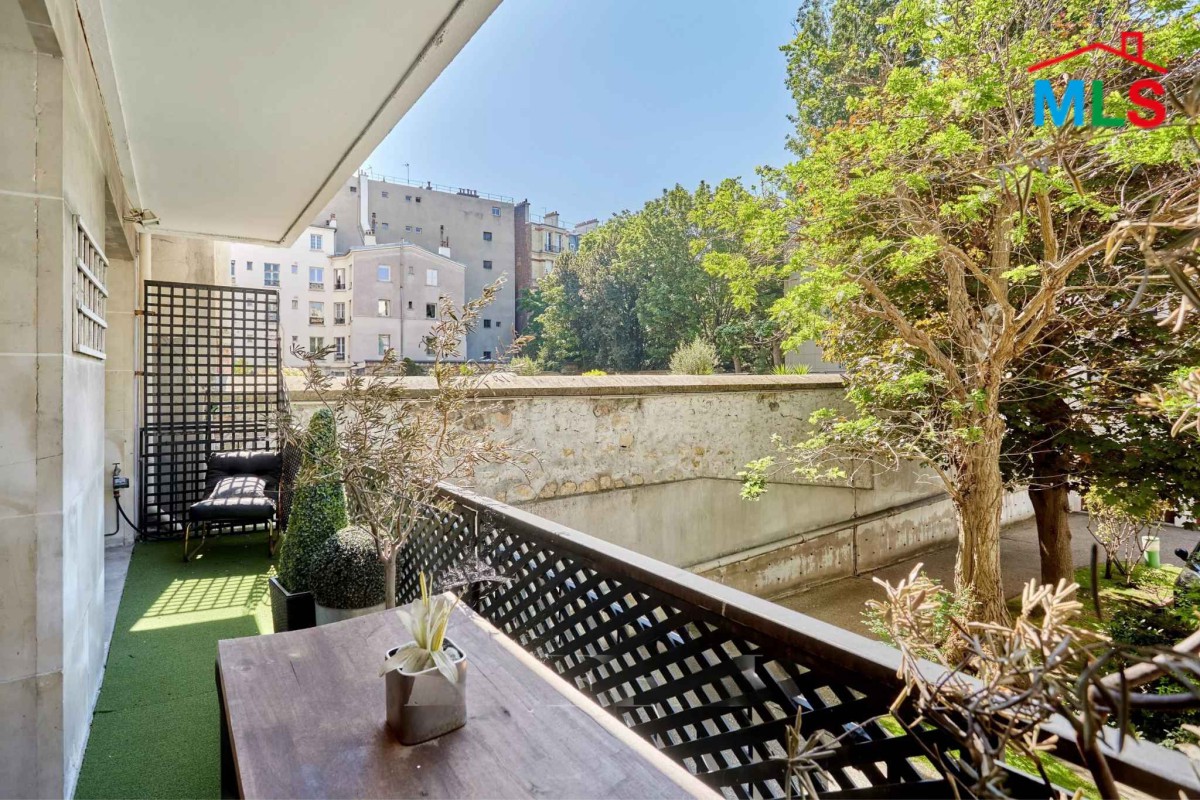 APARTMENT WITH BALCONY FOR SALE l MUETTE l PARIS 16ème l FRANCE - 84m2