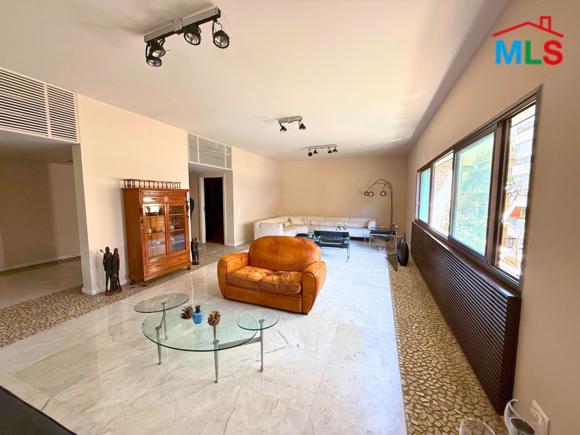 Furnished Apartment For Sale in Prime Location in Achrafieh, Carré D'or