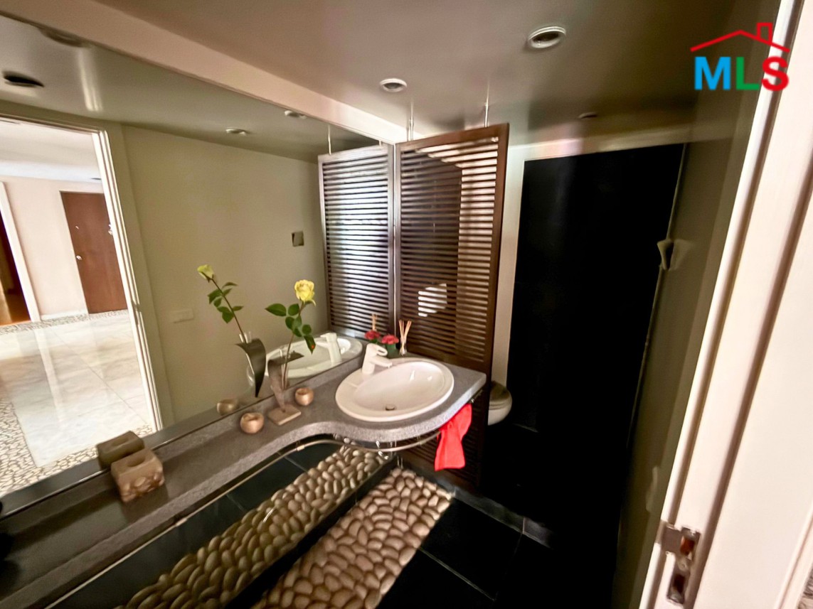 Furnished Apartment For Sale in Prime Location in Achrafieh, Carré D'or
