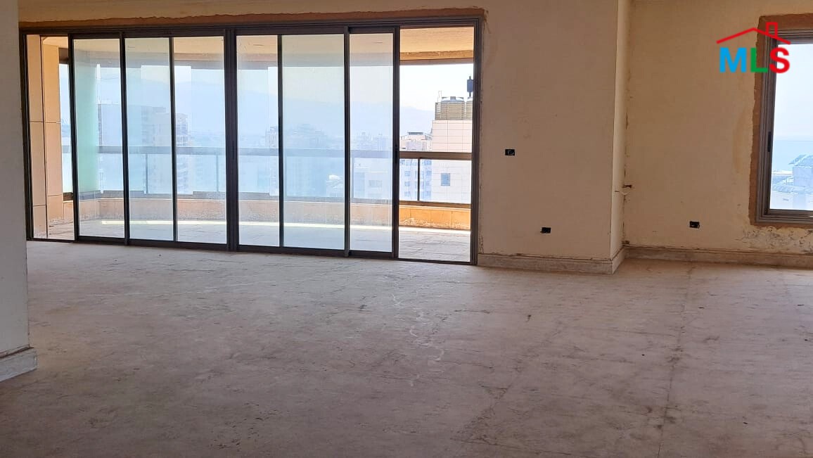 Spacious & High-End Apartment For Sale in Ramlet El Bayda