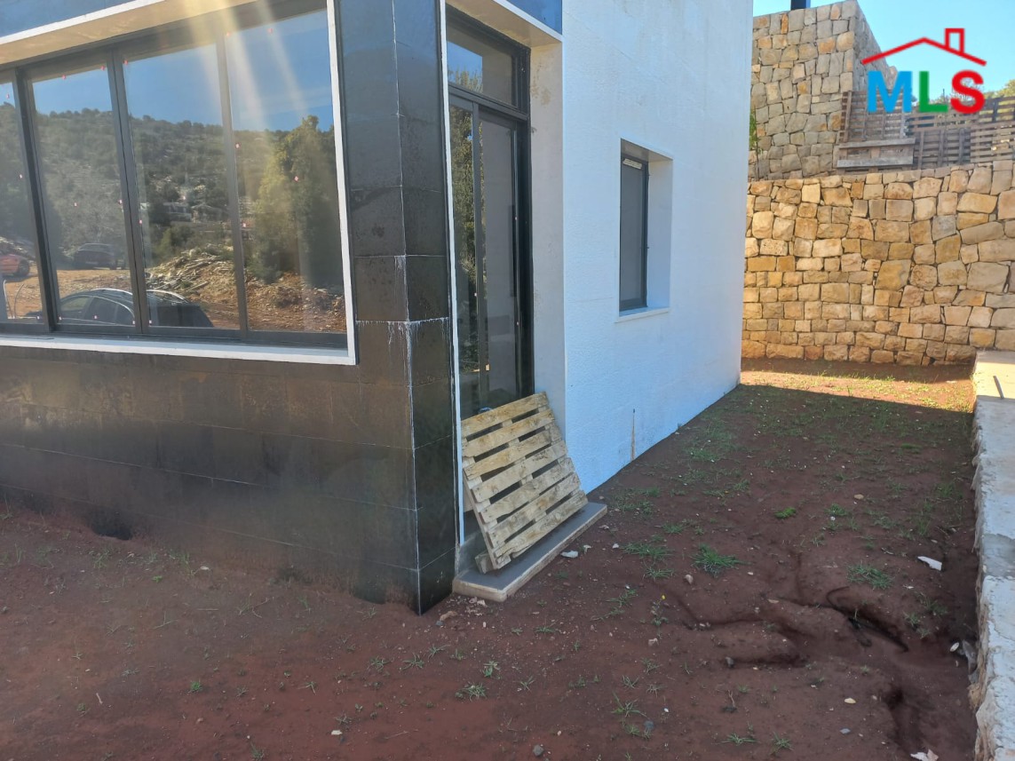 Unique Villa With Garden For Sale in Mechmech