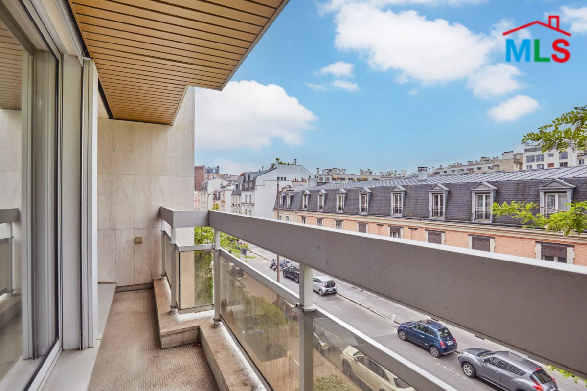 APARTMENT WITH BALCONY FOR SALE l MICHEL ANGE I PARIS 16ème l FRANCE- 53m2