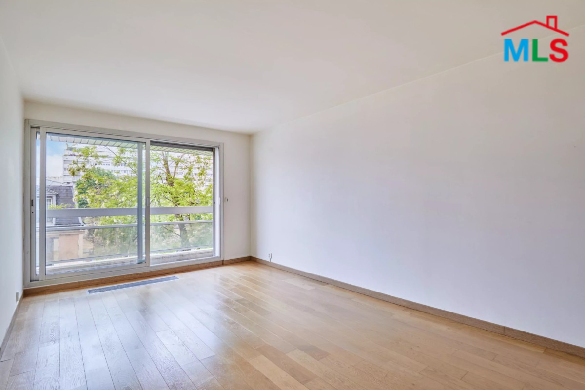 APARTMENT WITH BALCONY FOR SALE l MICHEL ANGE I PARIS 16ème l FRANCE- 53m2