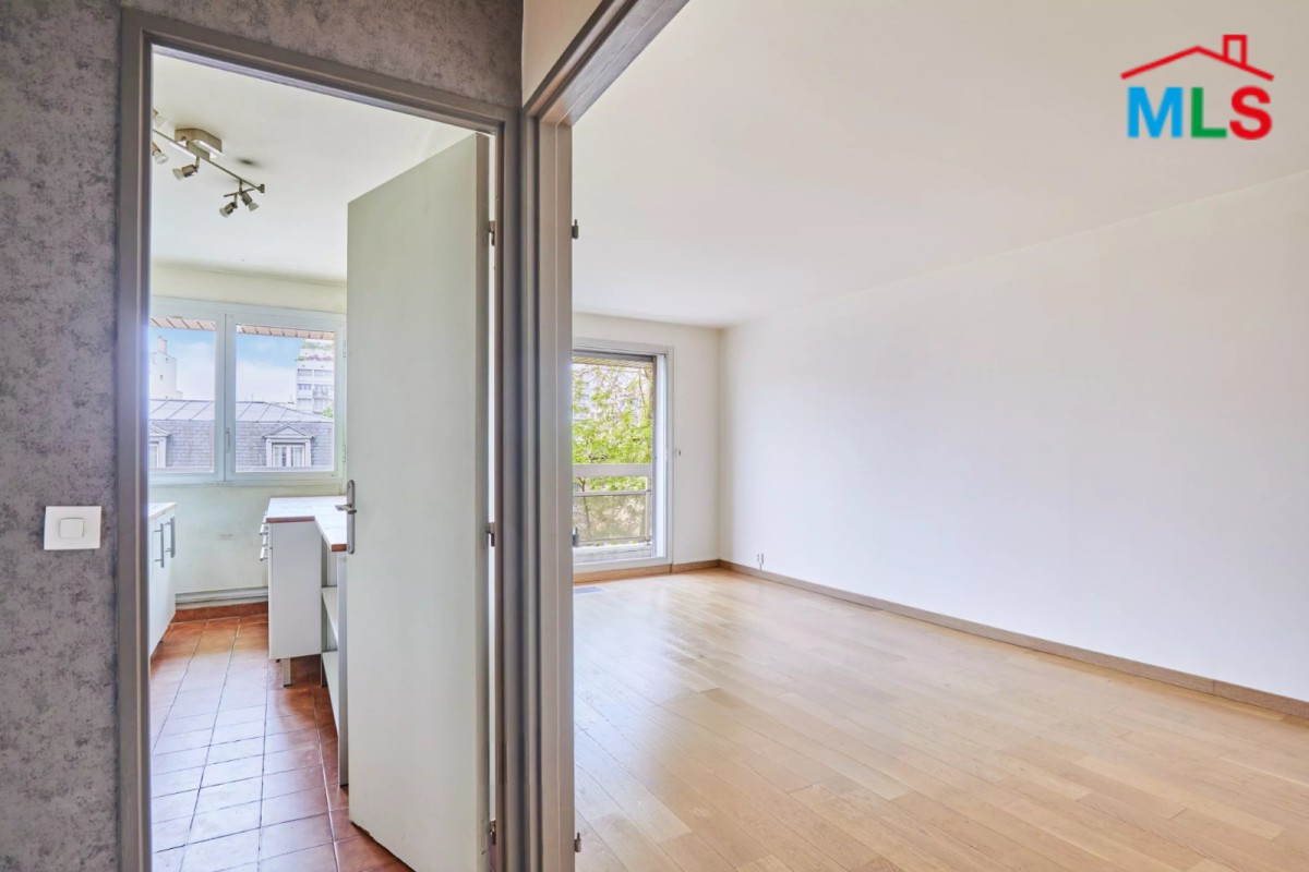 APARTMENT WITH BALCONY FOR SALE l MICHEL ANGE I PARIS 16ème l FRANCE- 53m2