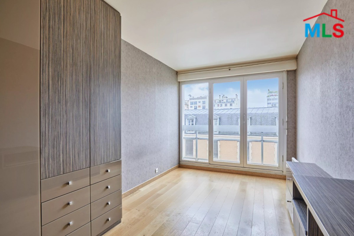 APARTMENT WITH BALCONY FOR SALE l MICHEL ANGE I PARIS 16ème l FRANCE- 53m2