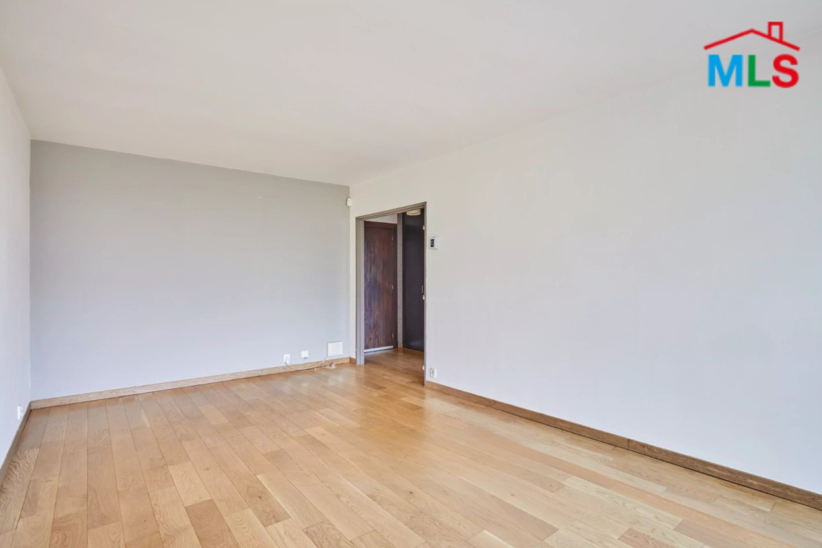 APARTMENT WITH BALCONY FOR SALE l MICHEL ANGE I PARIS 16ème l FRANCE- 53m2