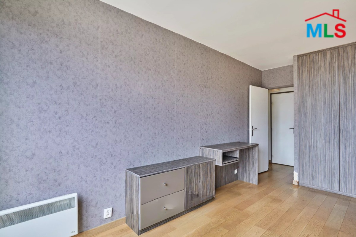 APARTMENT WITH BALCONY FOR SALE l MICHEL ANGE I PARIS 16ème l FRANCE- 53m2