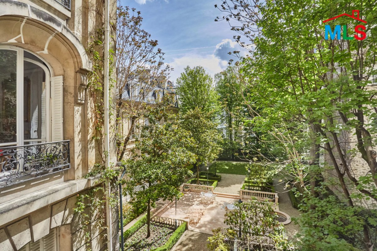 FAMILY APARTMENT FOR SALE l LONGCHAMP I PARIS 16ème l FRANCE- 130m2