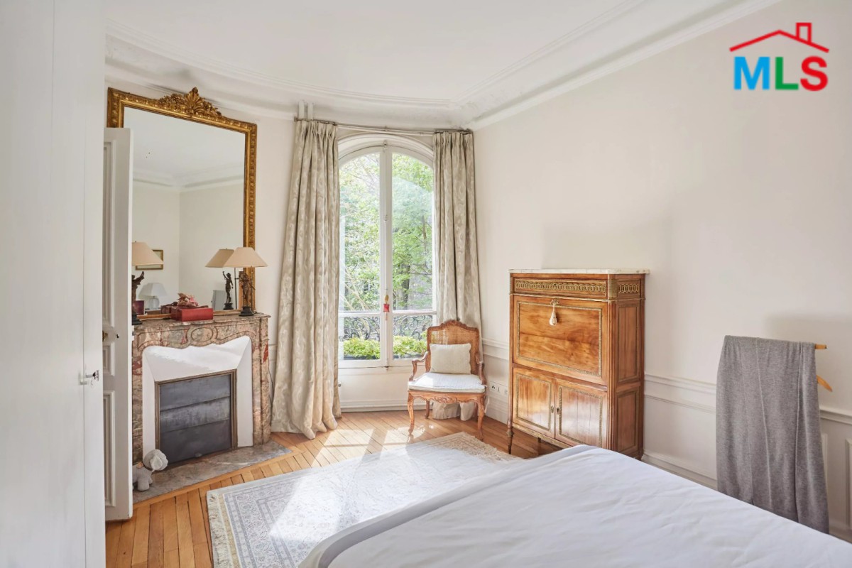 FAMILY APARTMENT FOR SALE l LONGCHAMP I PARIS 16ème l FRANCE- 130m2