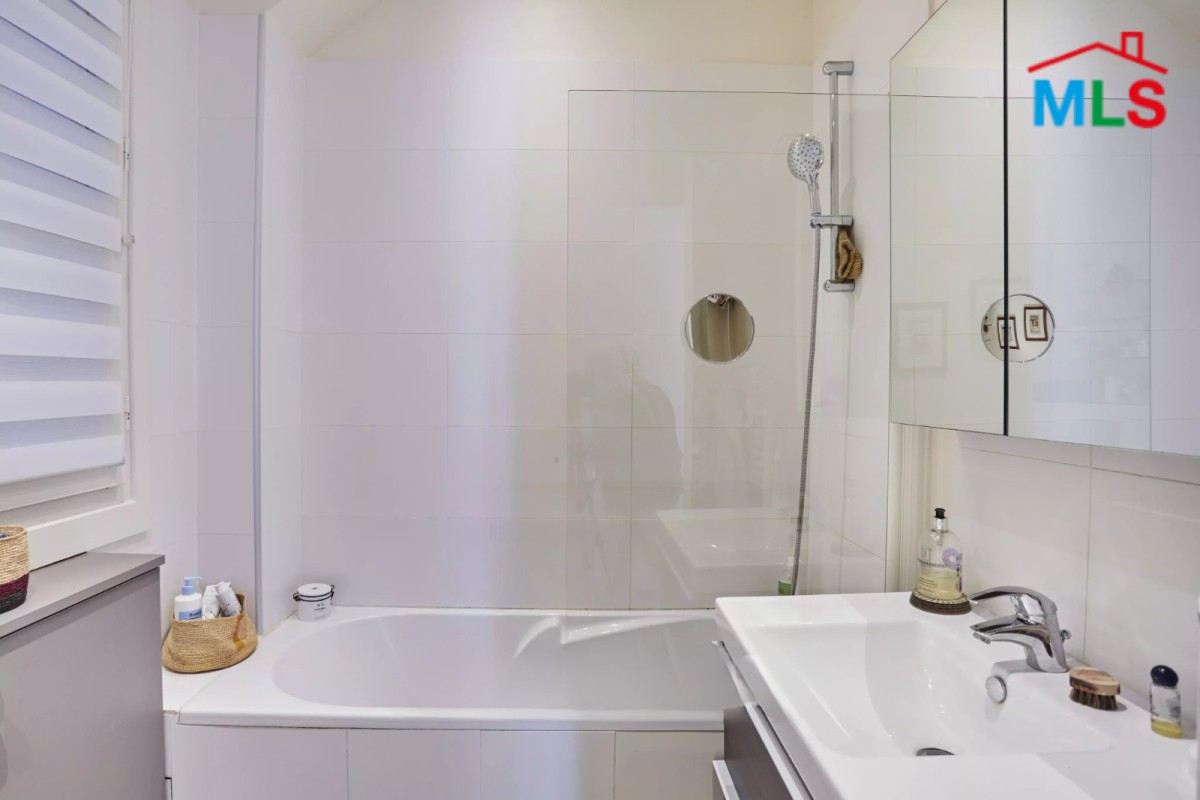 FAMILY APARTMENT FOR SALE l LONGCHAMP I PARIS 16ème l FRANCE- 130m2