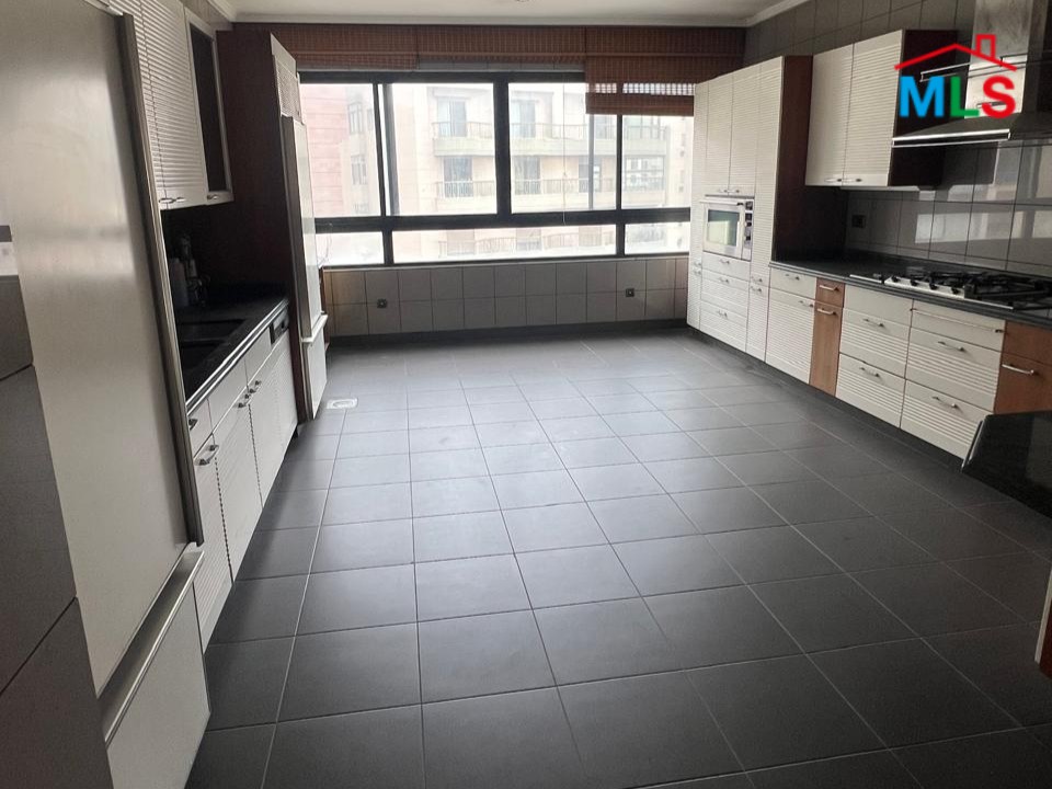 Spacious & High-End Duplex For Sale in Ramlet El Bayda
