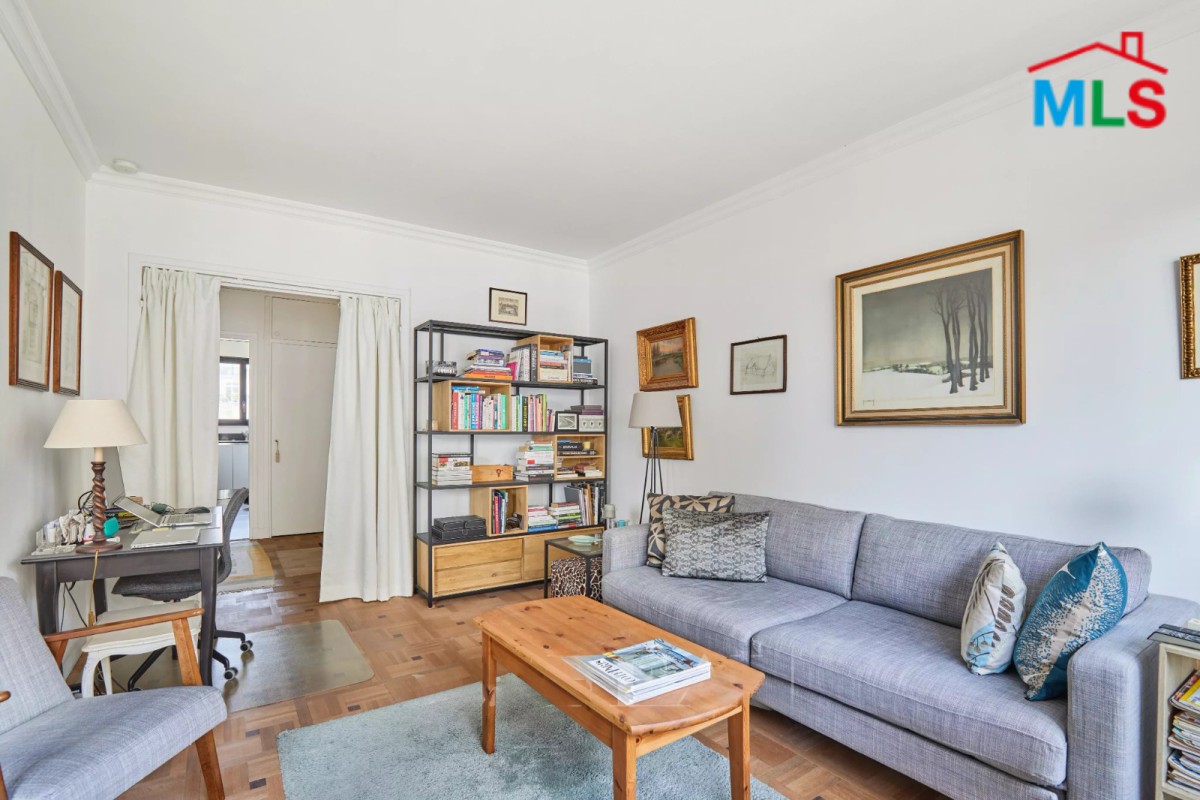APARTMENT WITH BALCONY FOR SALE l MUETTE l PARIS 16ème l FRANCE - 64m2