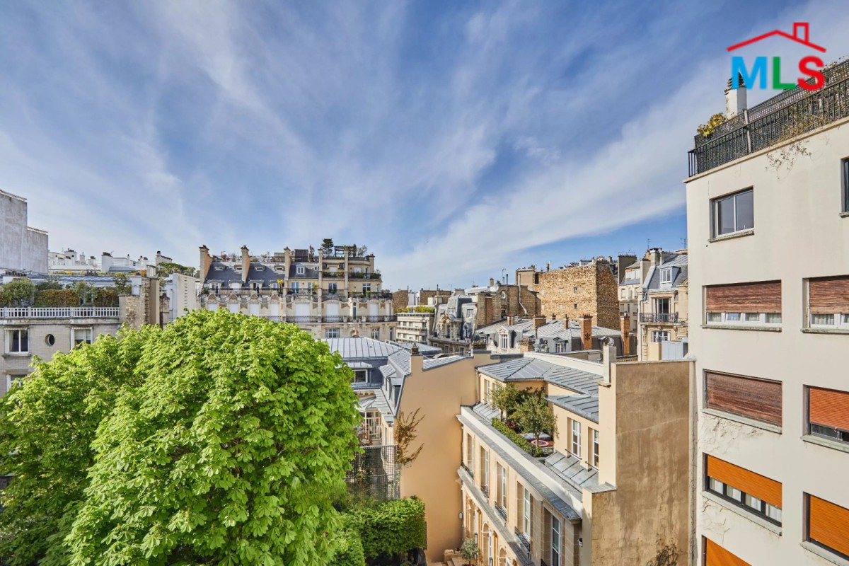 APARTMENT WITH BALCONY FOR SALE l MUETTE l PARIS 16ème l FRANCE - 64m2