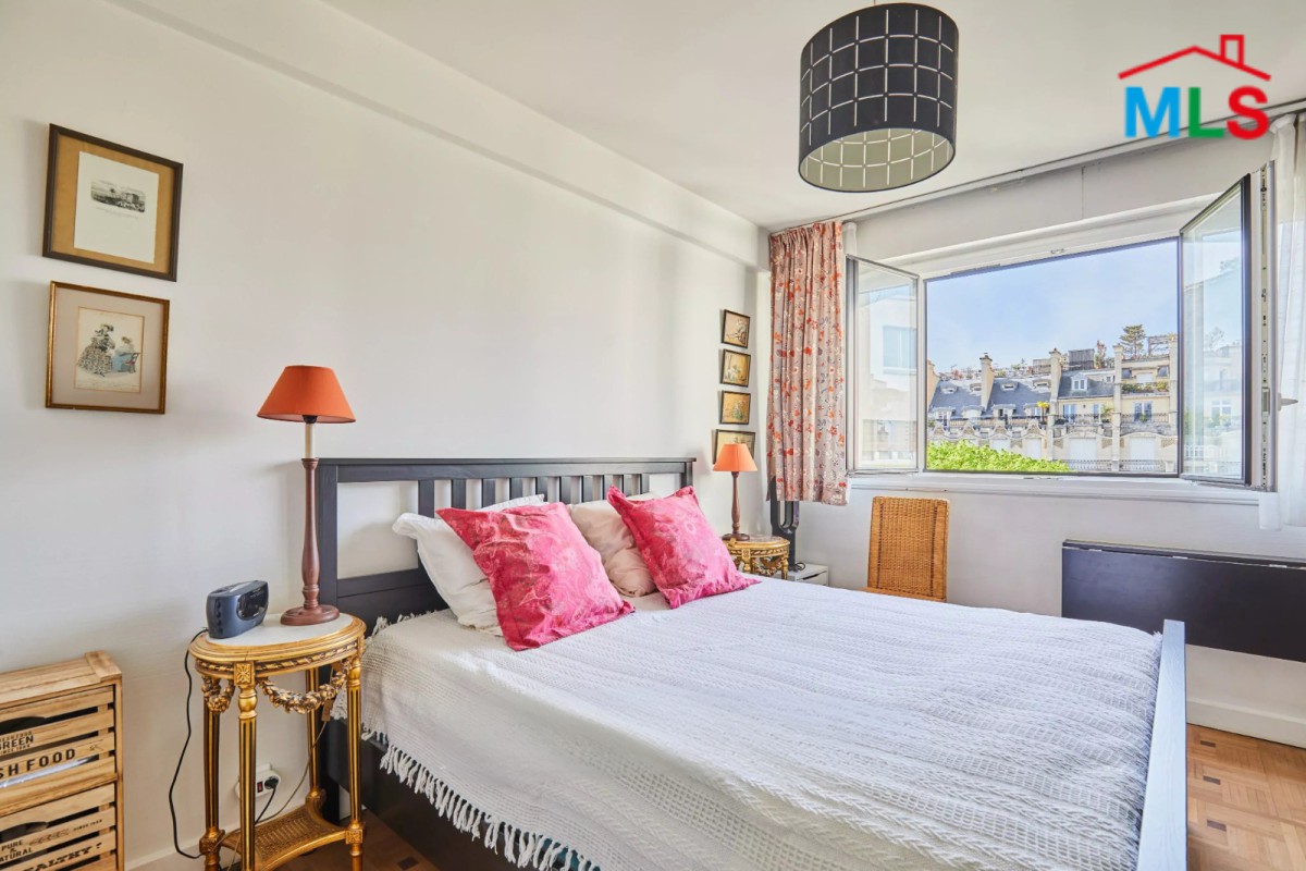 APARTMENT WITH BALCONY FOR SALE l MUETTE l PARIS 16ème l FRANCE - 64m2