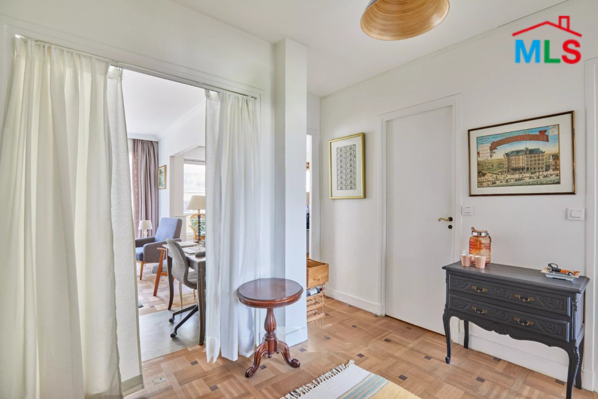 APARTMENT WITH BALCONY FOR SALE l MUETTE l PARIS 16ème l FRANCE - 64m2