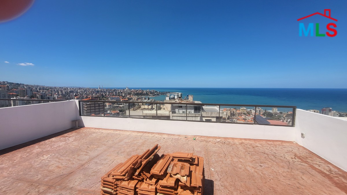 Roof With Amazing Sea View For Sale in Haret Sakher