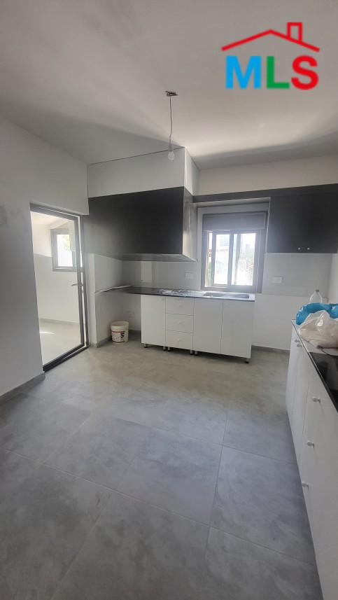 Roof With Amazing Sea View For Sale in Haret Sakher