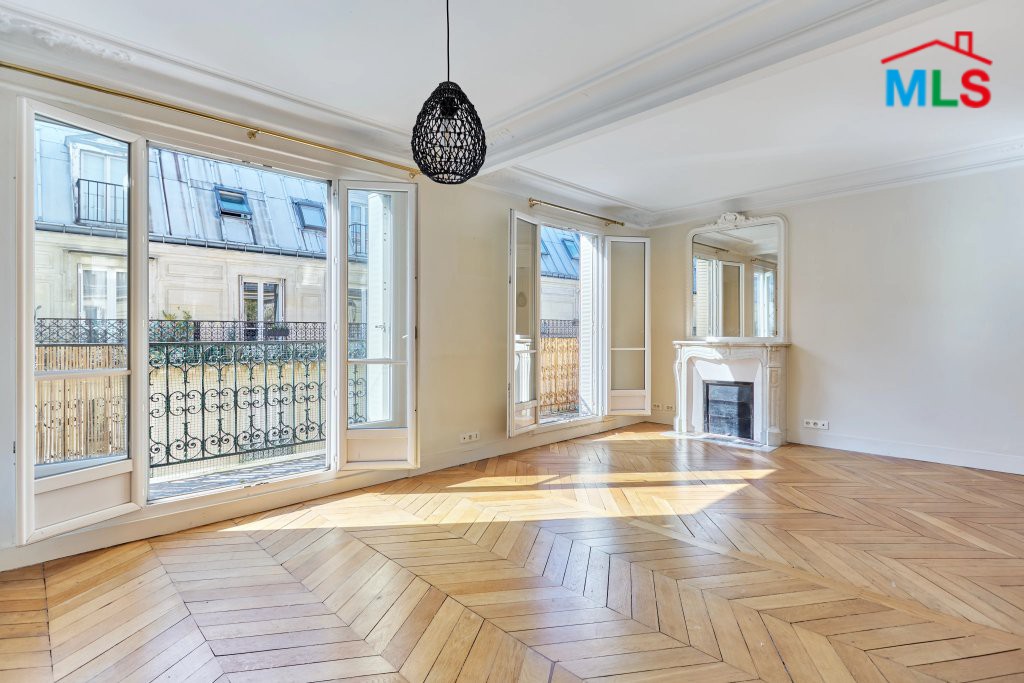 APARTMENT FOR SALE WITH BALCONY l PASSY l PARIS 16ème l FRANCE - 52m2