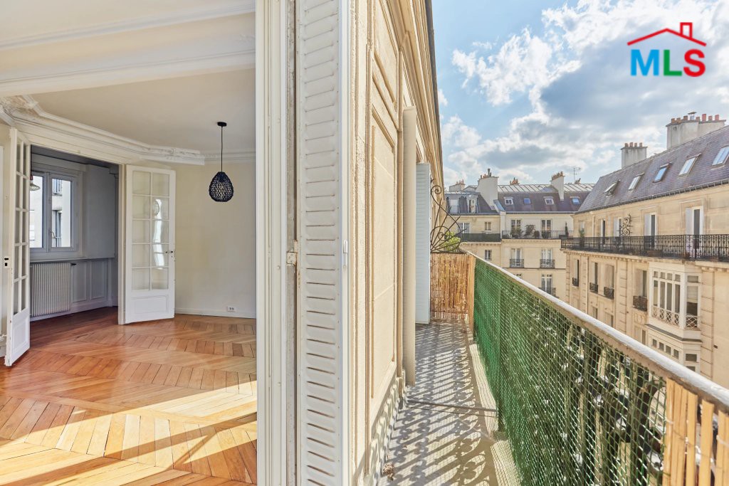 APARTMENT FOR SALE WITH BALCONY l PASSY l PARIS 16ème l FRANCE - 52m2