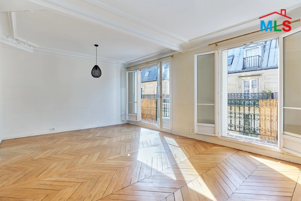 APARTMENT FOR SALE WITH BALCONY l PASSY l PARIS 16ème l FRANCE - 52m2