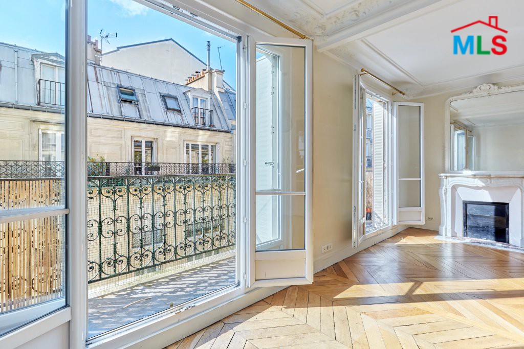 APARTMENT FOR SALE WITH BALCONY l PASSY l PARIS 16ème l FRANCE - 52m2