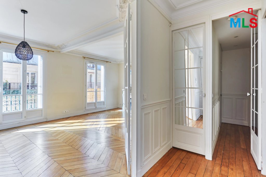 APARTMENT FOR SALE WITH BALCONY l PASSY l PARIS 16ème l FRANCE - 52m2