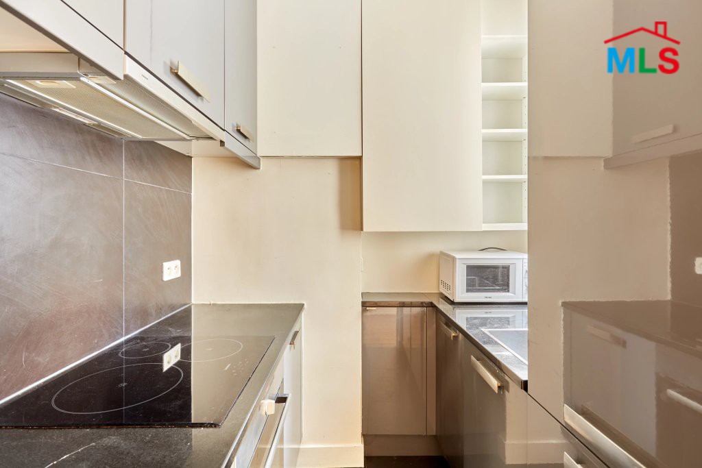 APARTMENT FOR SALE WITH BALCONY l PASSY l PARIS 16ème l FRANCE - 52m2
