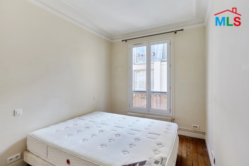 APARTMENT FOR SALE WITH BALCONY l PASSY l PARIS 16ème l FRANCE - 52m2