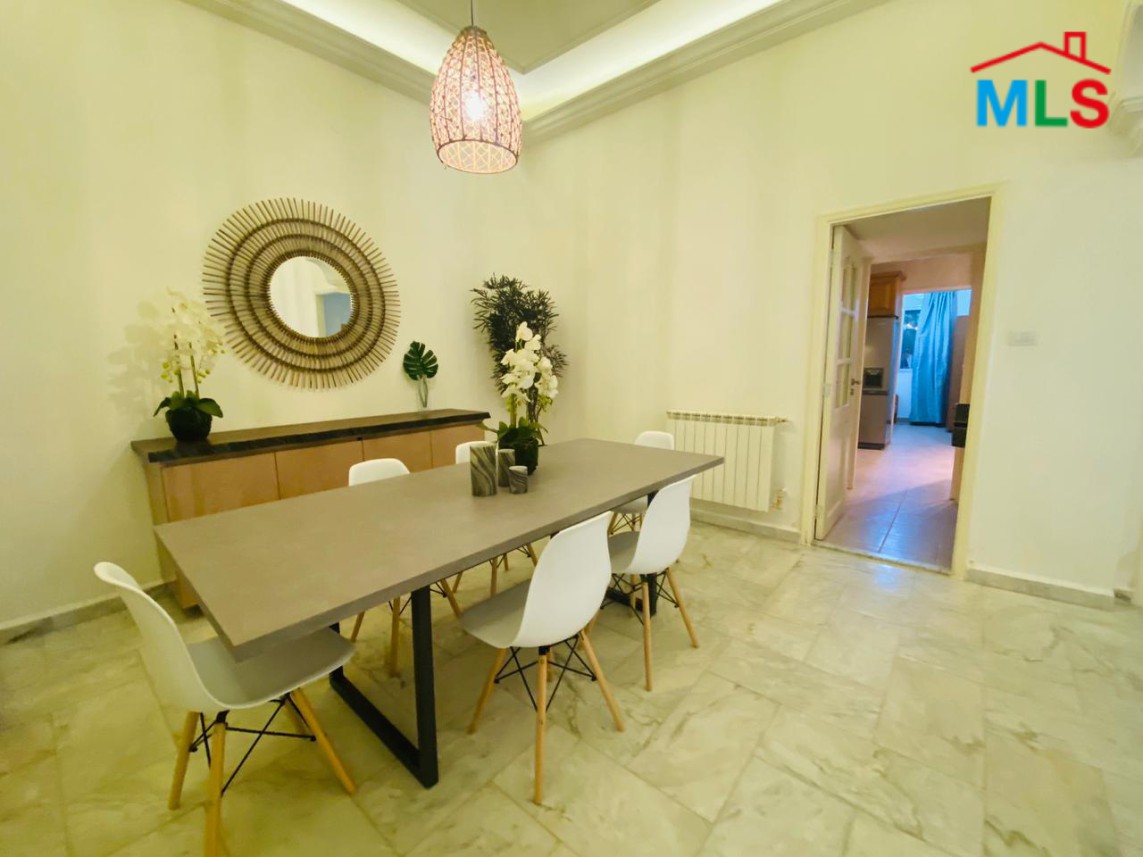 Furnished 3-Bedrooms Apartment For Sale in Achrafieh, Carré D'or