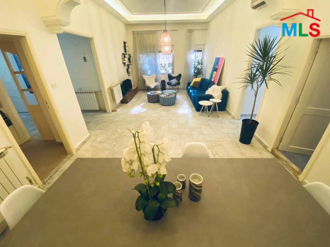 Furnished 3-Bedrooms Apartment For Sale in Achrafieh, Carré D'or