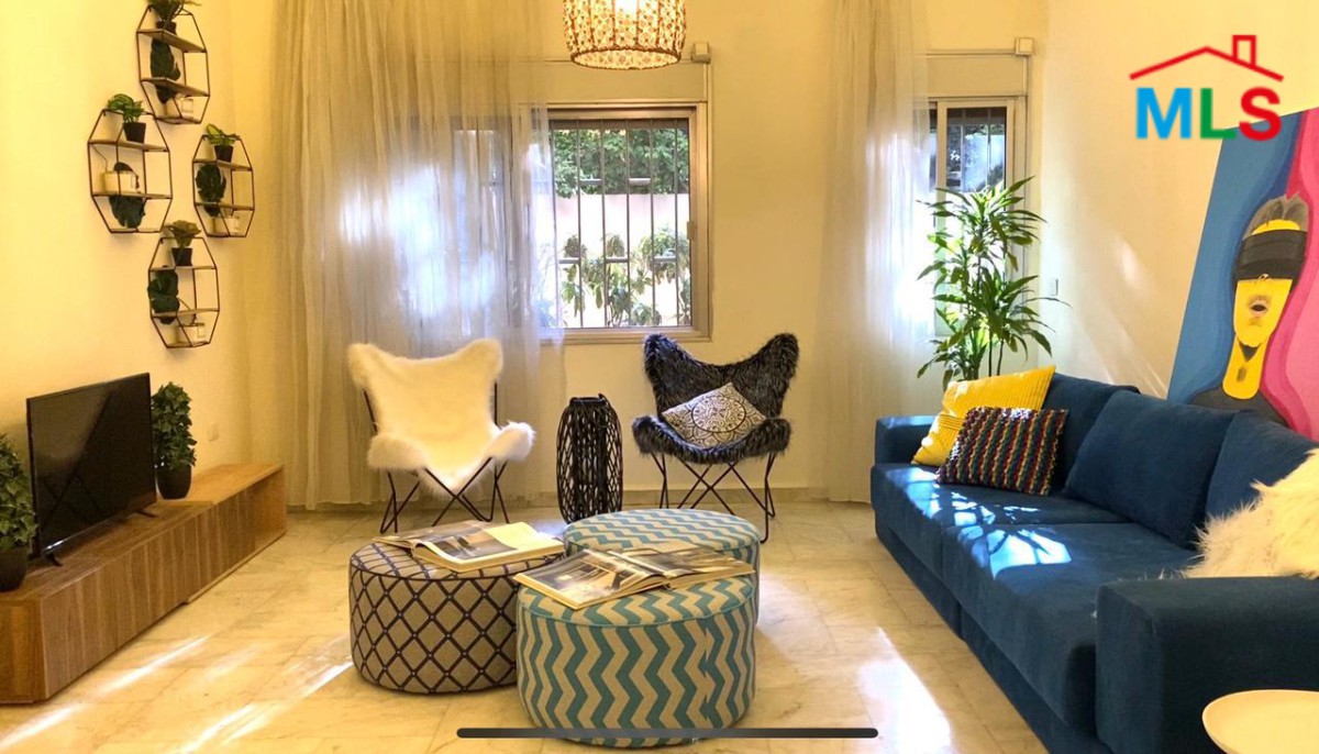 Furnished 3-Bedrooms Apartment For Sale in Achrafieh, Carré D'or