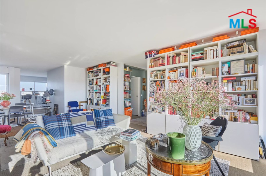 APARTMENT WITH TERRACE FOR SALE l LECOURBE I PARIS 15ème l FRANCE- 111m2