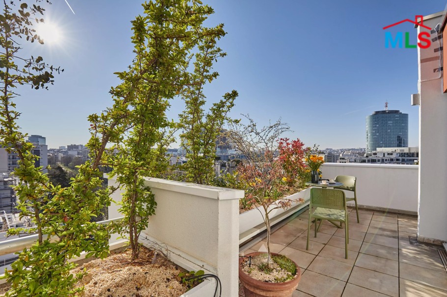 APARTMENT WITH TERRACE FOR SALE l LECOURBE I PARIS 15ème l FRANCE- 111m2