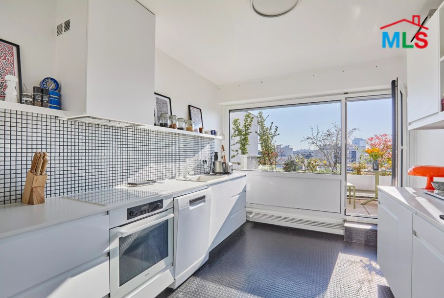 APARTMENT WITH TERRACE FOR SALE l LECOURBE I PARIS 15ème l FRANCE- 111m2