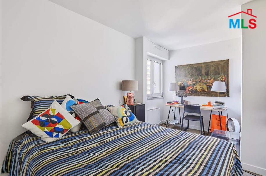 APARTMENT WITH TERRACE FOR SALE l LECOURBE I PARIS 15ème l FRANCE- 111m2