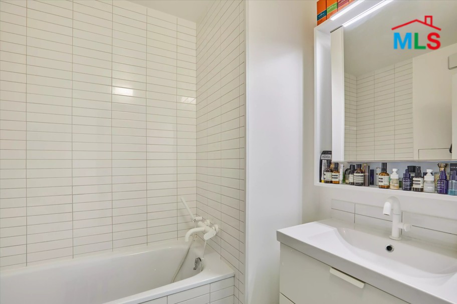 APARTMENT WITH TERRACE FOR SALE l LECOURBE I PARIS 15ème l FRANCE- 111m2