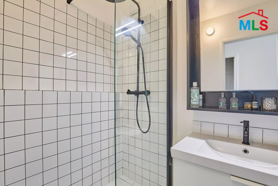 APARTMENT WITH TERRACE FOR SALE l LECOURBE I PARIS 15ème l FRANCE- 111m2