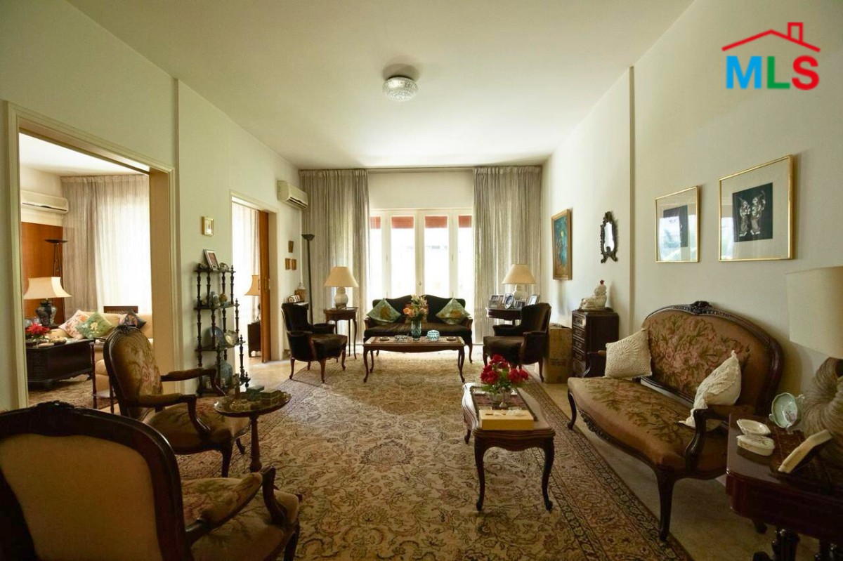 4-Bedroom Apartment For Sale in Achrafieh, Carré D'or