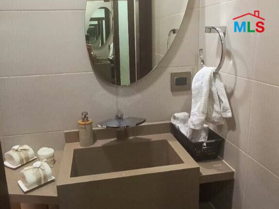 Renovated 3-Bedroom Apartment For Sale in Tallet Al Khayat, Ras Beirut