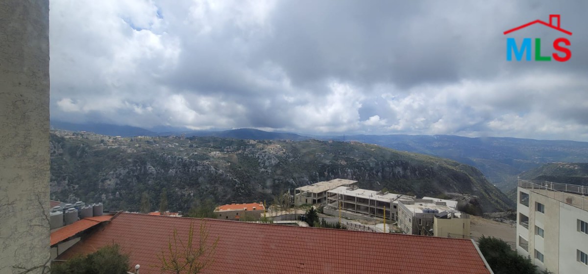Chalet For Sale in A Gated Community in Faytroun Prime Location With Pool Access