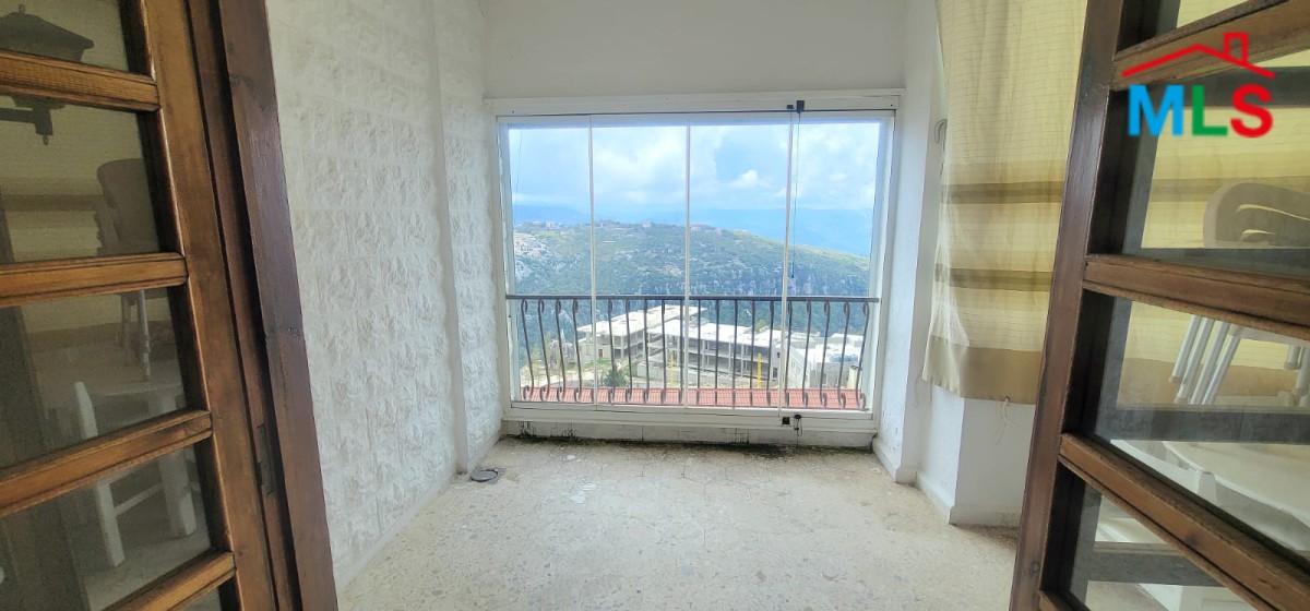 Chalet For Sale in A Gated Community in Faytroun Prime Location With Pool Access