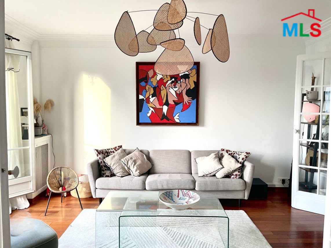 RENOVATED APARTMENT FOR SALE l BATIGNOLLES I PARIS 17ème l FRANCE - 82m2