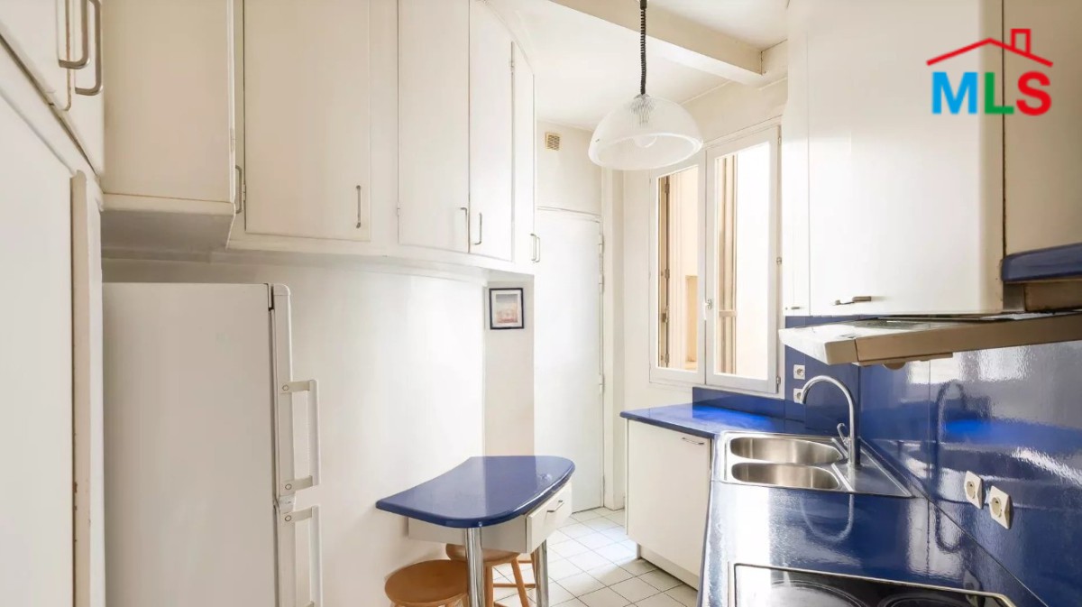 SPACIOUS APARTMENT FOR SALE l PASSY/TOUR I PARIS 16ème l FRANCE - 143m2